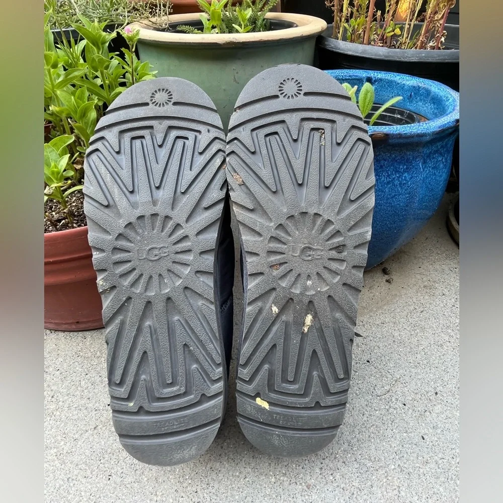UGG 1127735 Tasman quilted Thinsulate insulated slippers men’s size 9 EUC